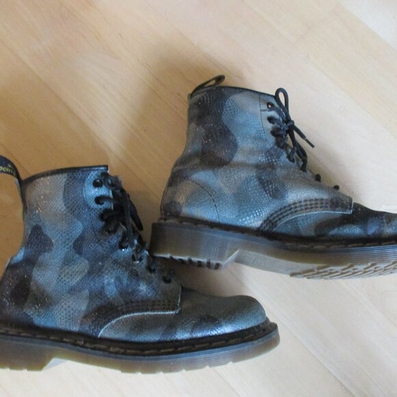 Doc Martens Camo lace up boots womens 8 - Picture 6 of 12